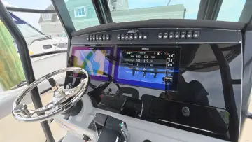 Thumbnail von Boston Whaler 330 Outrage