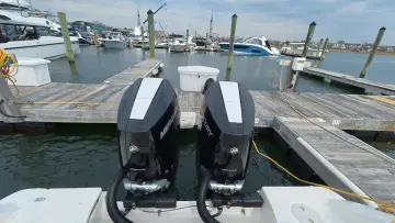 Thumbnail von Boston Whaler 330 Outrage