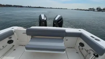 Thumbnail von Boston Whaler 330 Outrage