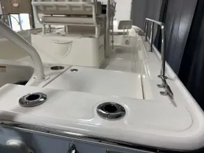 Thumbnail von Boston Whaler 210 Montauk