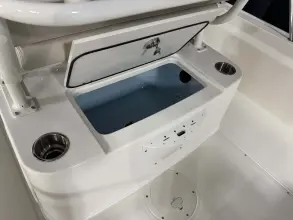 Thumbnail von Boston Whaler 210 Montauk