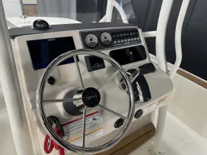 Thumbnail von Boston Whaler 210 Montauk