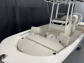 Thumbnail von Boston Whaler 210 Montauk