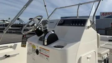 Thumbnail von Boston Whaler 170 Montauk