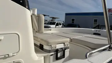 Thumbnail von Boston Whaler 170 Montauk