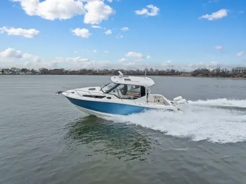 Boston Whaler 325 Conquest