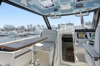Thumbnail von Boston Whaler 325 Conquest
