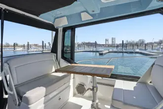 Thumbnail von Boston Whaler 325 Conquest