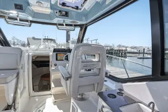Thumbnail von Boston Whaler 325 Conquest
