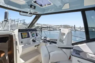 Thumbnail von Boston Whaler 325 Conquest