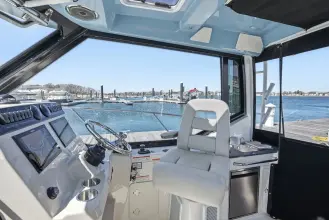 Thumbnail von Boston Whaler 325 Conquest