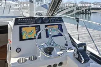 Thumbnail von Boston Whaler 325 Conquest