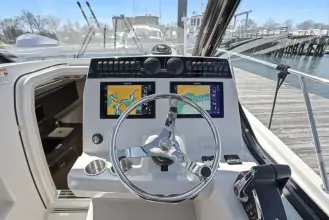 Thumbnail von Boston Whaler 325 Conquest