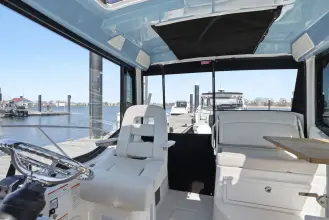 Thumbnail von Boston Whaler 325 Conquest