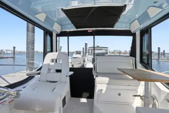 Thumbnail von Boston Whaler 325 Conquest