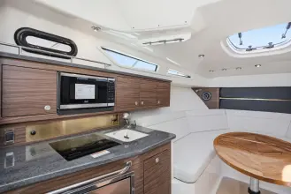 Thumbnail von Boston Whaler 325 Conquest
