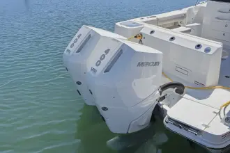 Thumbnail von Boston Whaler 325 Conquest
