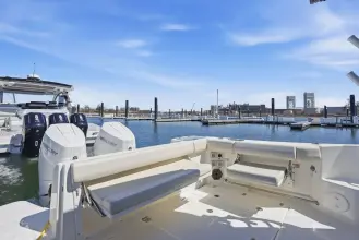 Thumbnail von Boston Whaler 325 Conquest