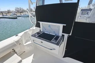 Thumbnail von Boston Whaler 325 Conquest