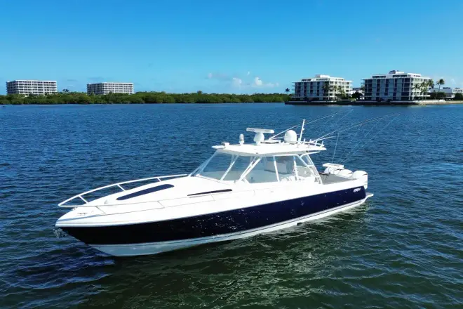 Intrepid 400 Cuddy