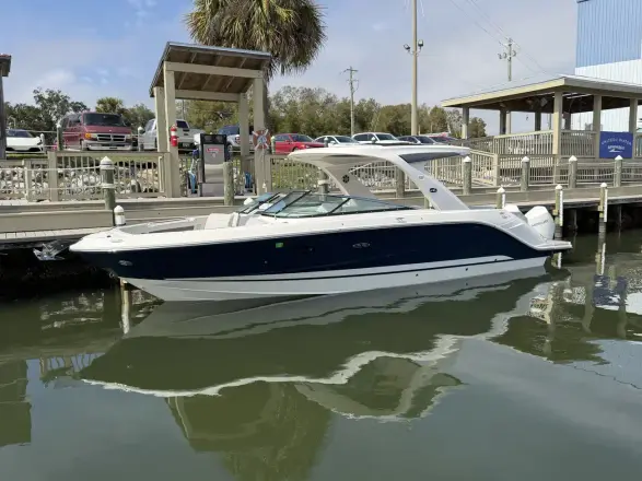 Sea Ray SLX 310 Outboard