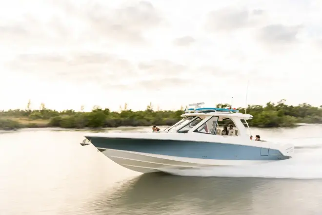 Boston Whaler 380 Realm