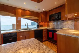 Thumbnail von Hatteras 80 Enclosed Bridge Skylounge OUTRAGEOUS