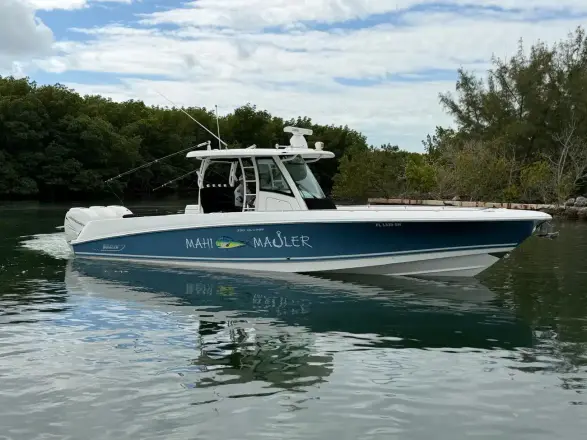 Boston Whaler 350 Outrage