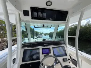 Thumbnail von Boston Whaler 350 Outrage