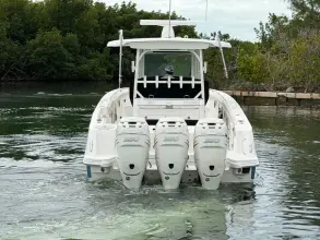 Thumbnail von Boston Whaler 350 Outrage