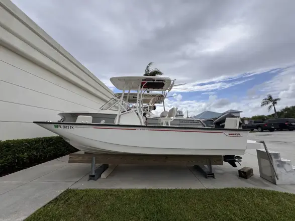 Boston Whaler 210 Montauk