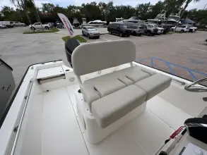 Thumbnail von Boston Whaler 210 Montauk