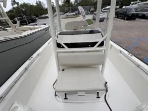 Thumbnail von Boston Whaler 210 Montauk