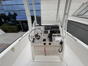 Thumbnail von Boston Whaler 210 Montauk