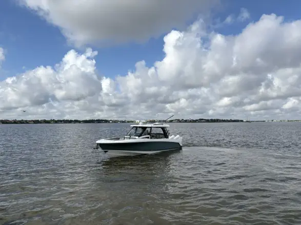 Boston Whaler 350 Realm