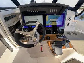 Thumbnail von Boston Whaler 350 Realm