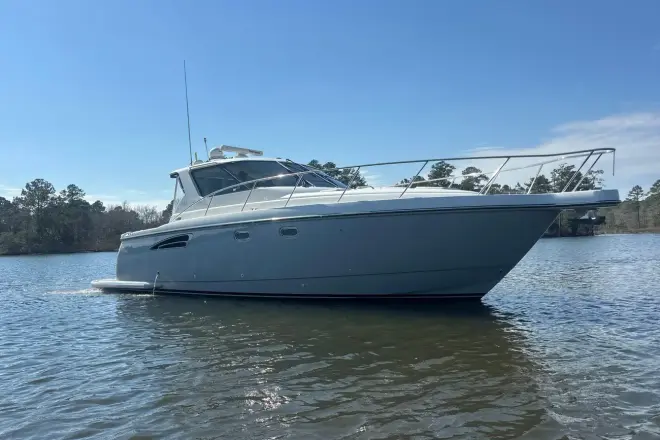 Tiara Yachts 3600 Sovran Salina