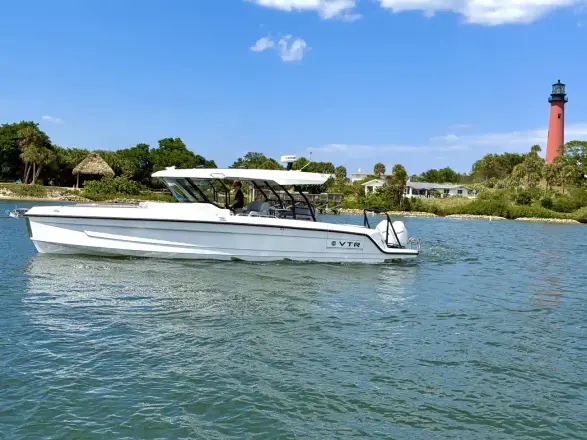 Cruisers Yachts 38 VTR