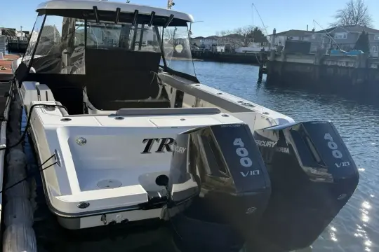 Boston Whaler 330R