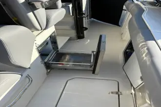 Thumbnail von Boston Whaler 330R