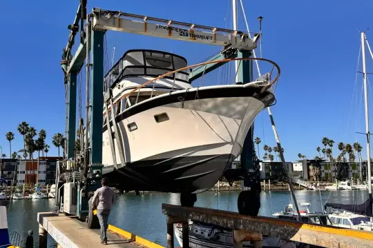 Overseas PT52 COCKPIT MOTORYACHT Wine Knot