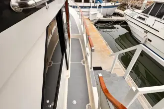 Thumbnail von Overseas PT52 COCKPIT MOTORYACHT Wine Knot