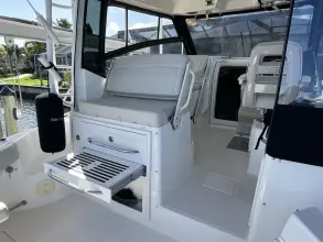 Thumbnail von Boston Whaler 325 Conquest