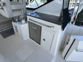 Thumbnail von Boston Whaler 325 Conquest