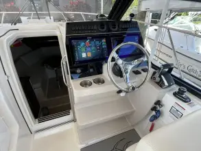 Thumbnail von Boston Whaler 325 Conquest