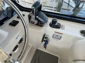 Thumbnail von Boston Whaler 325 Conquest
