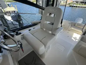 Thumbnail von Boston Whaler 325 Conquest