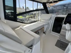 Thumbnail von Boston Whaler 325 Conquest