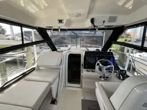 Thumbnail von Boston Whaler 325 Conquest