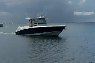 Thumbnail von Boston Whaler 370 Outrage